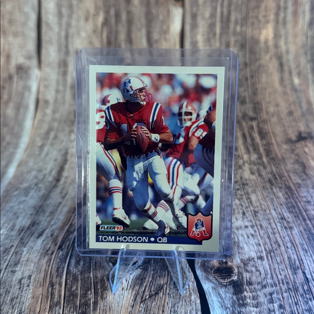 Fleer 92 Tom Hodson #260 Football Trading Card Item #PHK5097